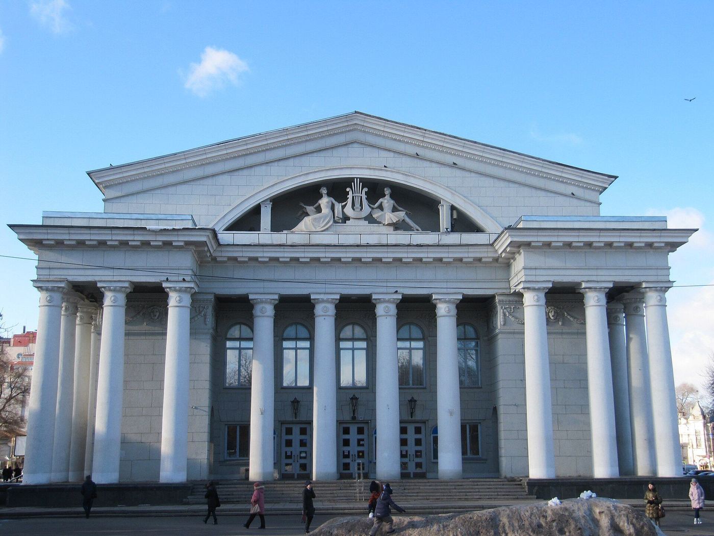 Саратовский театр оперы и балета на Театральной площади